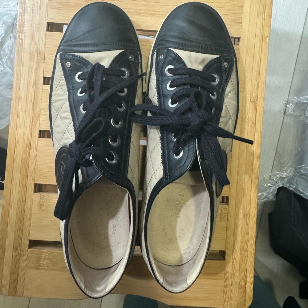 Chanel Sneakers Tan/Navy